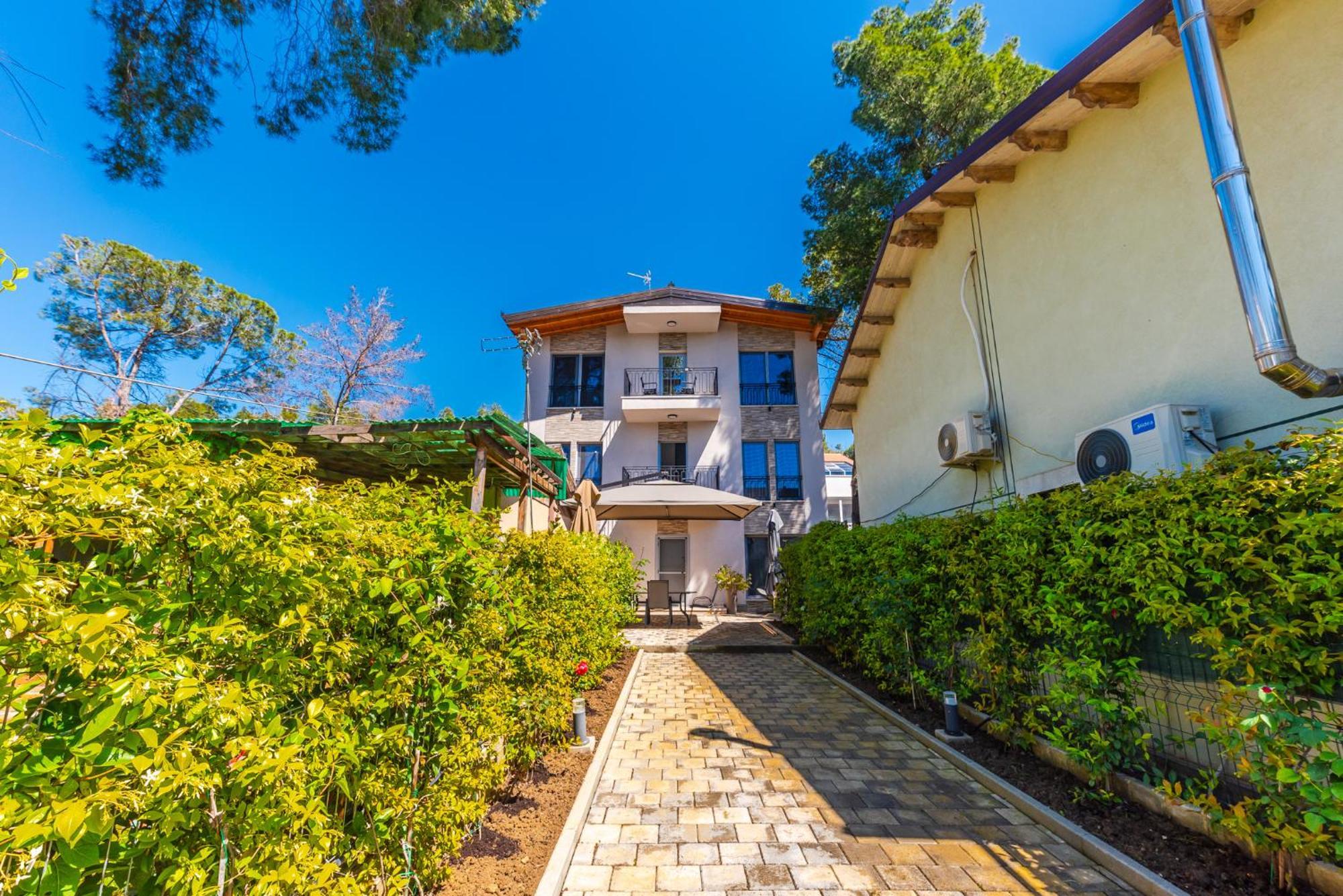 Beni'S Villa Apartments By Ps Golem  Ngoại thất bức ảnh